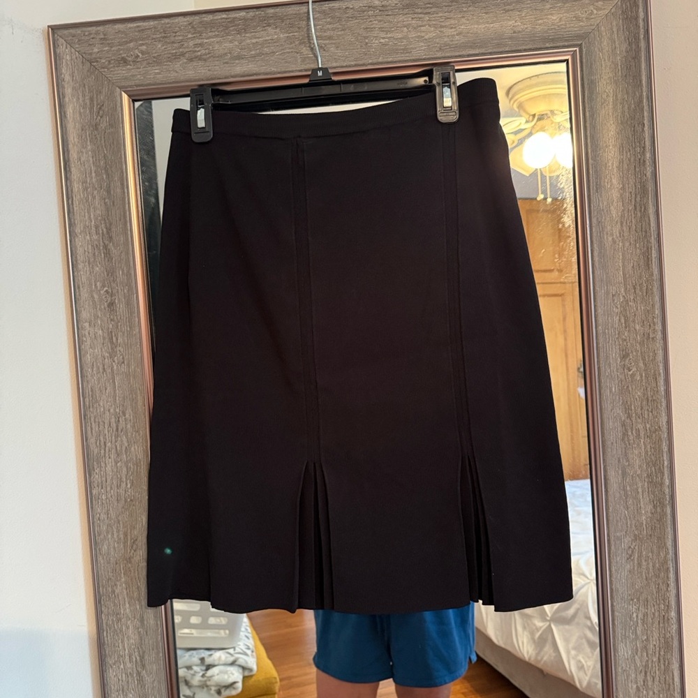 Grace Dane Lewis so black large skirt with some pleating .. beautiful timeless 🍀
